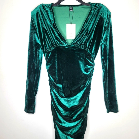 Dark Green V-Neck Ruched Velvet Dress - Picture 5 of 6